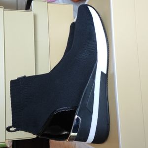 Michael Michael Kors Skylar Bootie Black 7